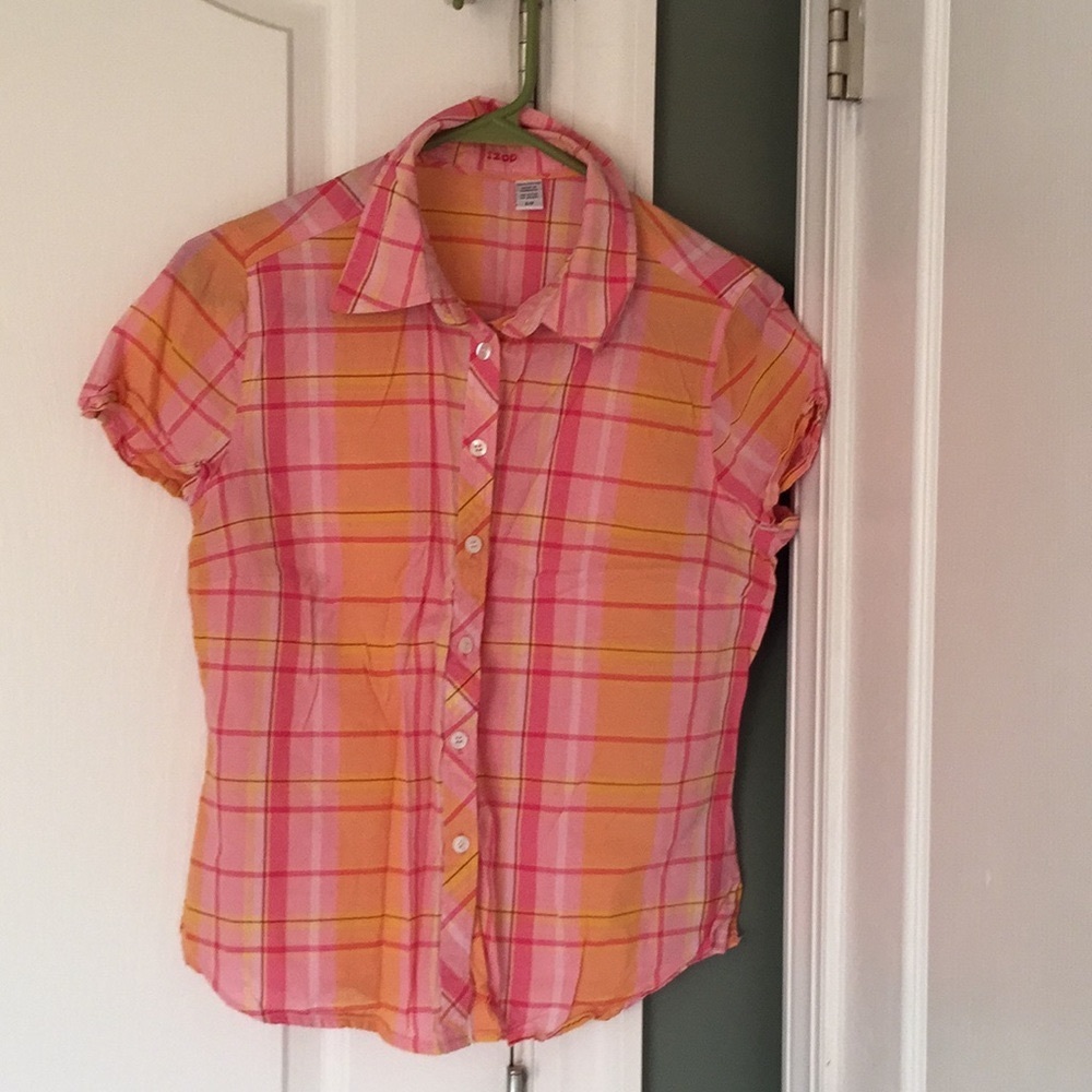 🌸Women’s IZOD buttons down shirt.